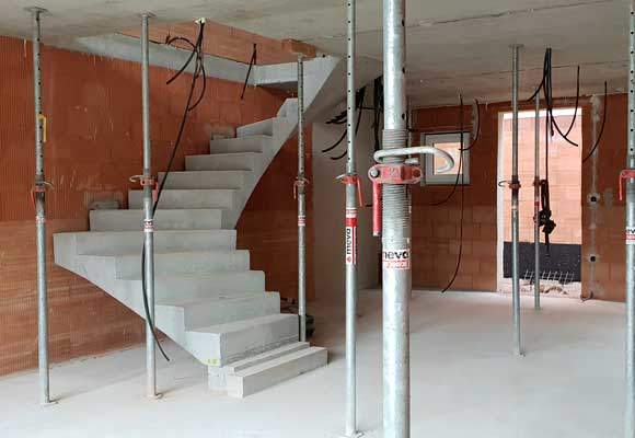 Rohbaufoto mit unterstellter Decke